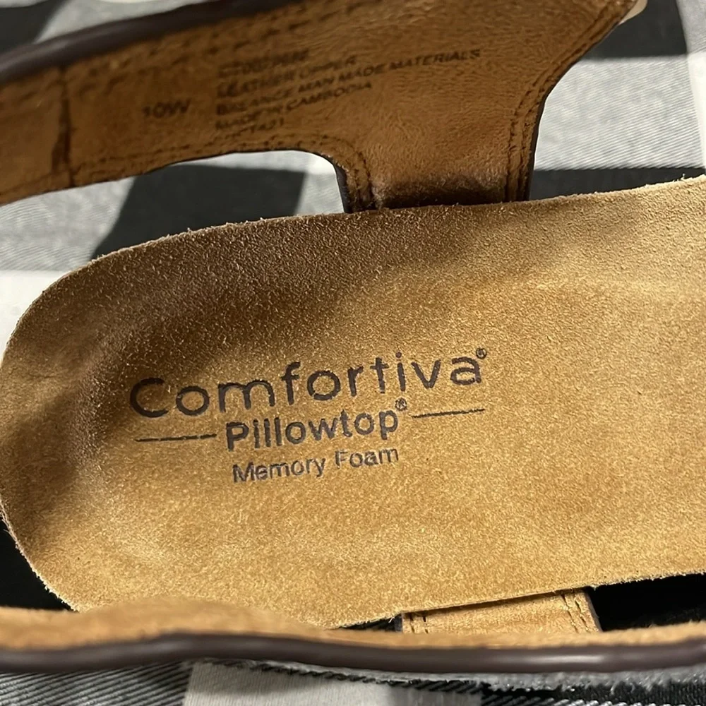 Comfortiva Abria Grey Flower Leather Wedge Sandals Pillowtop Memory Foam Sz 10W